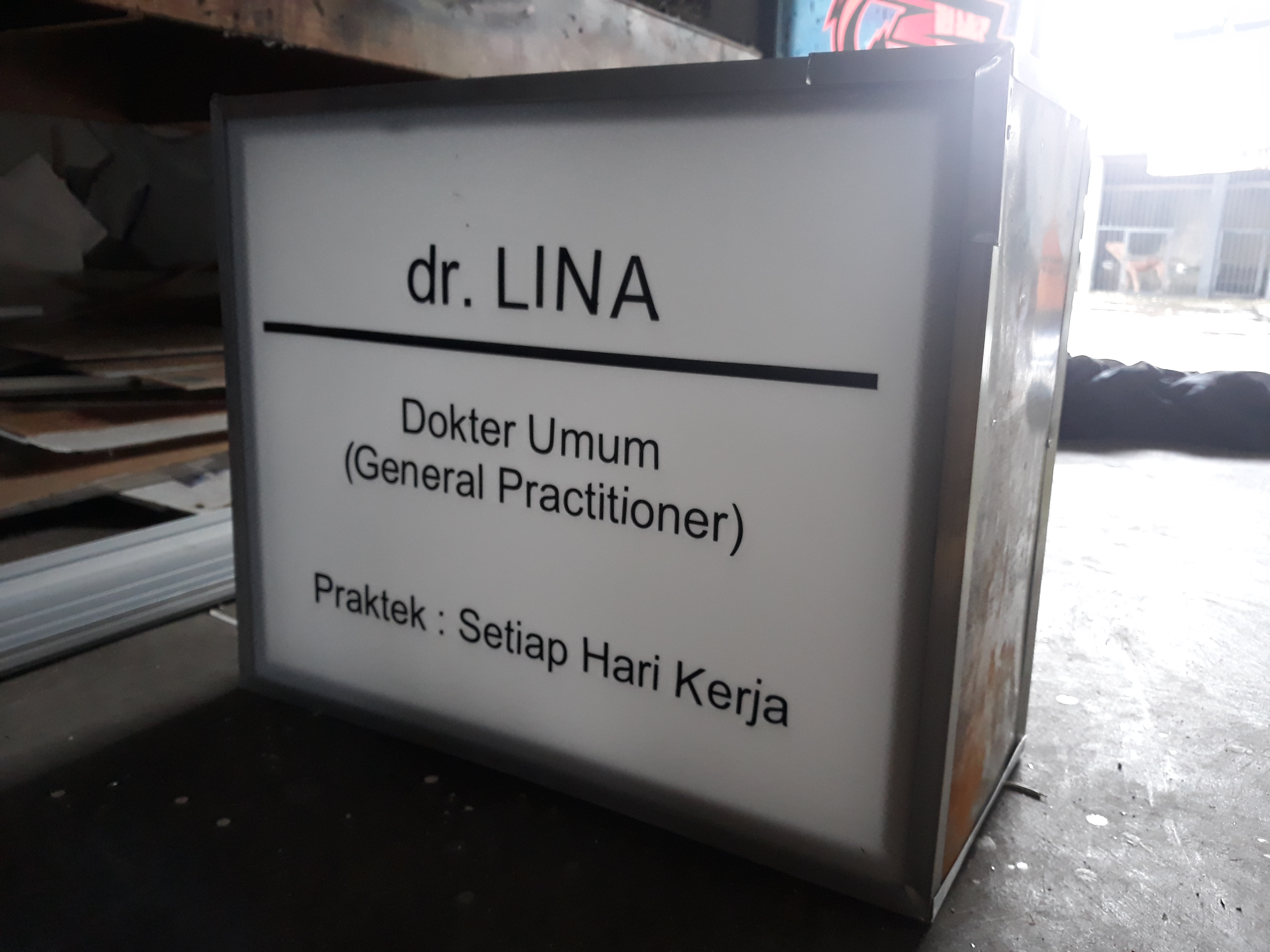 Neon Box DR. LINA