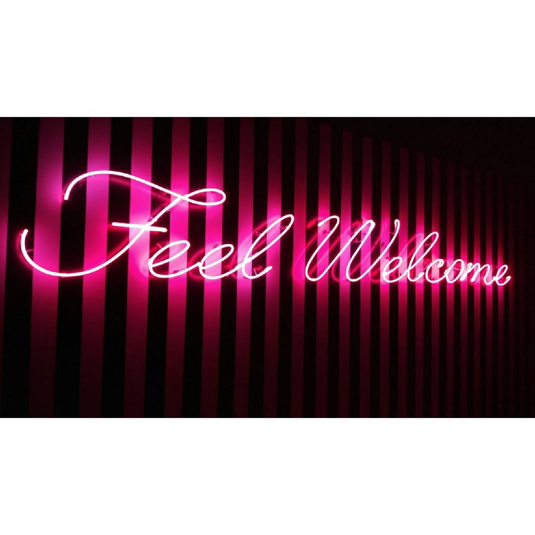Neon Sign FEEL WELCOME